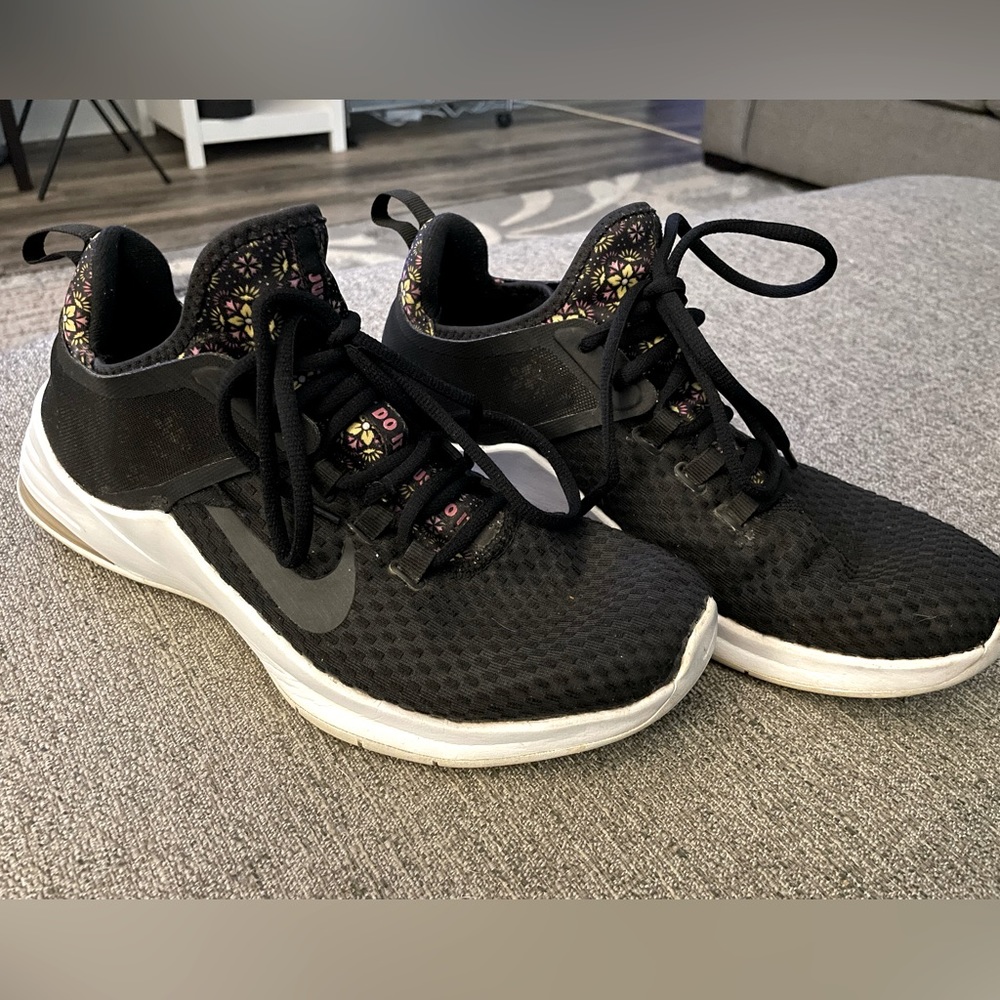 2-day discount! Ladies Nike Air shoes